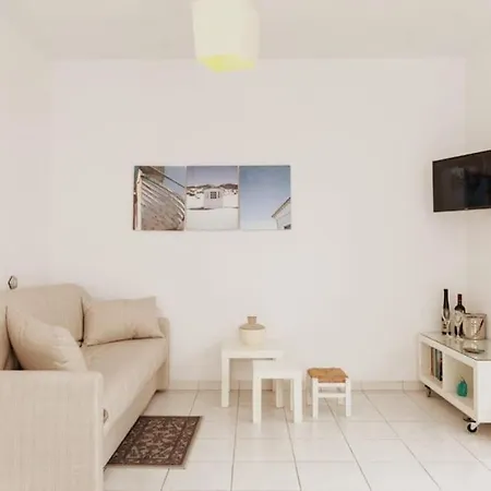 Aeolis House * Tirós